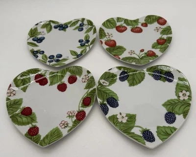 Williams Sonoma Juego de 4 Platos de Snack Colección Berry de 7" en Forma de Corazón Foto 1 de 4