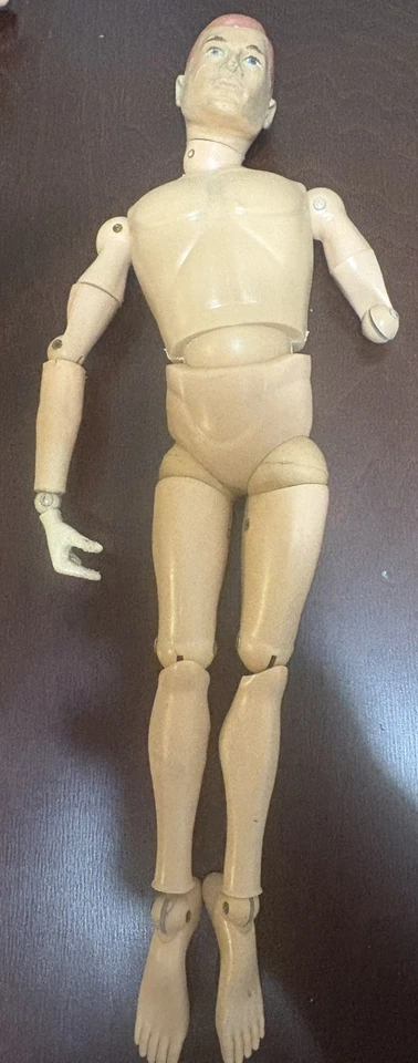 Boneco de ação vintage 1964 Hasbro GI Joe cicatriz de cabelo pintado de vermelho 12" braço faltando - Imagem 1 de 4
