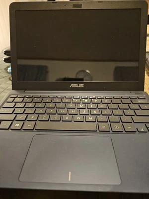Netbook Asus x205t Foto 1 de 4