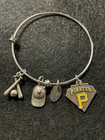 Brand New Womens Pittsburgh Pirates Cute Silver Wire 3 Charm Bracelet ~Must See! Cover