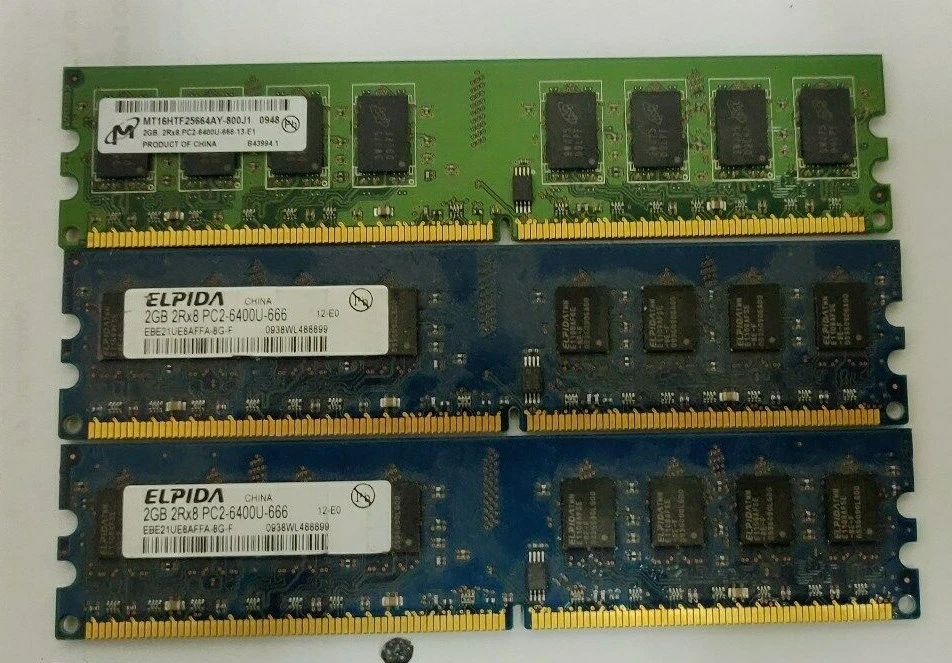 2x Elpida EBE21UEBAFFA-8G-F + 1x MT16HTF25664AY-800J1 2GB 2Rx8 PC2-6400U Memory - Image 1 of 1