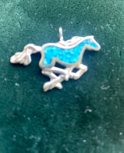 Nuevo colgante/dije de plata con astillas turquesa semental caballo Western Americana 1 1/2' - Imagen 1 de 4