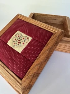 VIntage Tennessee Wood Crafters Quilted Oak Trinket Box 70s-80s Red Heart - Picture 1 of 7