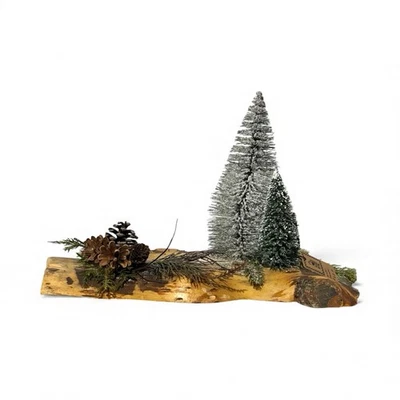 Centro de mesa de troncos de vacaciones con borde de madera viva rústico con árboles nevados y piñas Foto 1 de 2