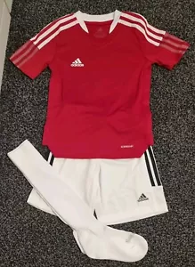 Boys age 7-8  Adidas football kit - Picture 1 of 4