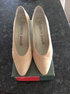 Rebeca Sanver size 5 shoes. Seldom worn , just once. - Picture 1 of 6