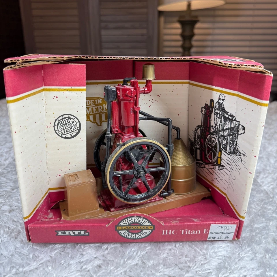 Réplica de metal fundido a presión ERTL motores de gasolina vintage motor IHC Titan escala 1/8 Foto 1 de 4