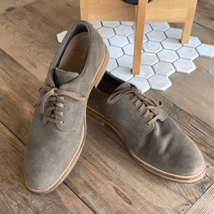 Oxford Clarks Atticus cuero gamuza oliva con cordones para hombre 11M’s - Imagen 1 de 8