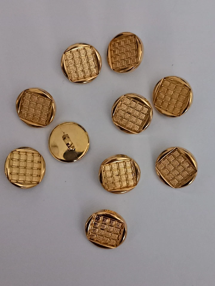10 goldene Knöpfe Schmuckknöpfe Metalloptik 18mm Trachten Basteln - Bild 1 von 1