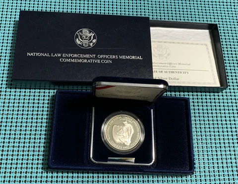 1997 National Law Enforcement Officers Memorial Proof Commem (90%) Silver dollar Cover