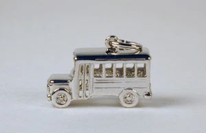 Dije de autobús escolar de plata esterlina con broche de garra de langosta envío gratuito a EE. UU. - Imagen 1 de 5