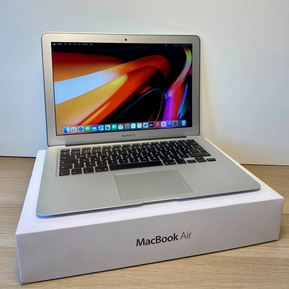 Apple MacBook Air 13.3"  |  Intel Core i7 2,2 GHz |  8GB RAM 512Gb SSD - Bild 1 von 4