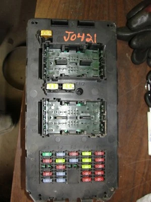 Jeep Commander 2006-08 módulo de caja de relé de fusibles de cabina interior 56050593AB Foto 1 de 3