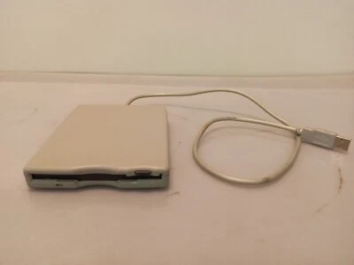 SmartDisk Titanium USB to 1.44MB 3.5" Floppy Disk Drive FDUSB-TM2 D353FUE - Image 1 of 2