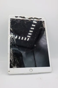 Apple iPad A2270 8th Gen 10,2 Zoll Wi-Fi 32GB Weiß DEFEKT / #4666 - Bild 1 von 5
