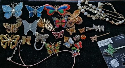 Lote de 25 broches mariposa alfileres collar pinza para el cabello algunos firmados Avon AAI Kat Foto 1 de 4