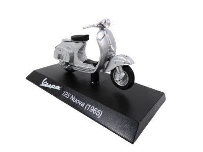 Piaggio Vespa 125 Nuova Gris Clair - 1/18 Véhicule Miniature Scooter Moto S0023B - Photo 1/4