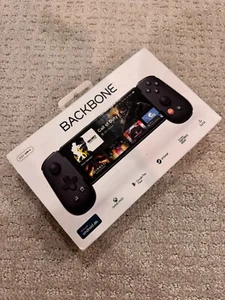 BACKBONE One Mobile Gaming Controller for Android & iPhone 15 Series (USB-C)™ - Picture 1 of 2