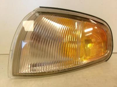 Luz de señal de giro montada en guardabarros izquierdo Toyota Camry Driver 1995 1996 OEM Foto 1 de 4