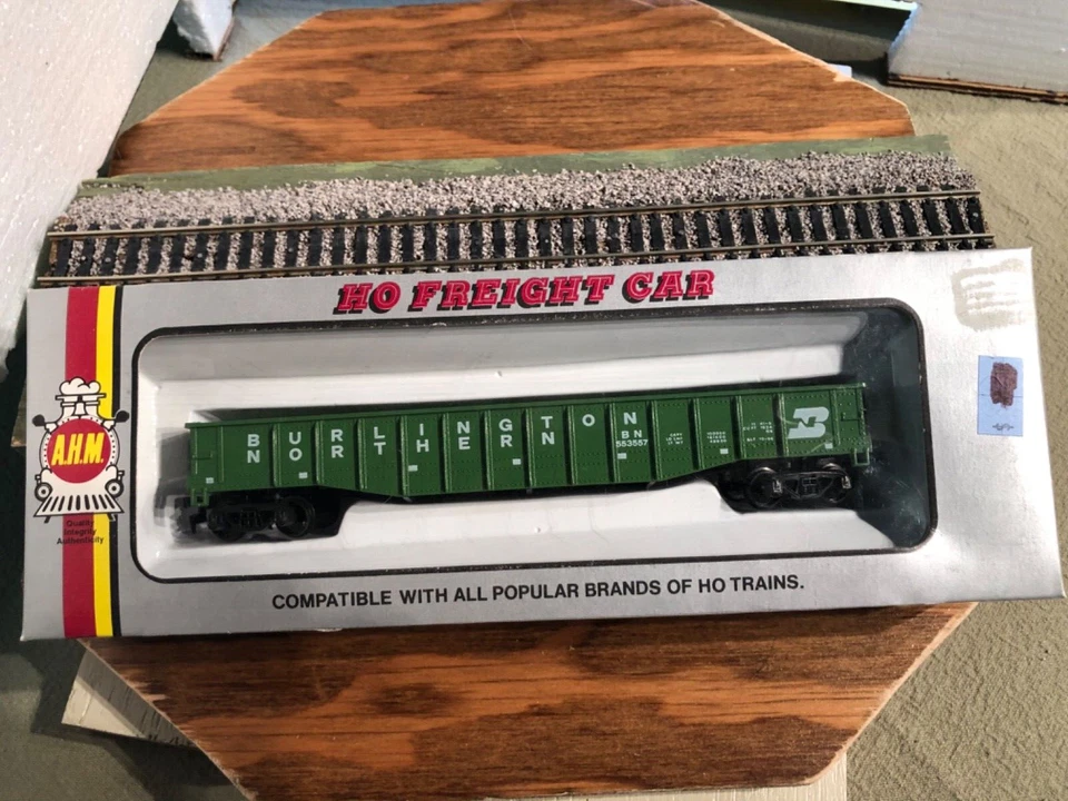 HO Scale 50’ AHM Burlington Northern Rib-Side Gondola (24-043) - Image 1 of 4