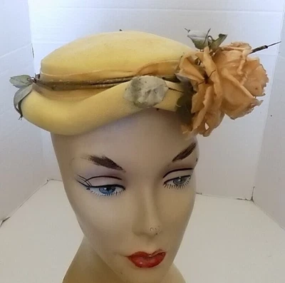 Sombrero de ala amarilla grande rosa amarilla vintage años 50 Cathay of California Foto 1 de 4