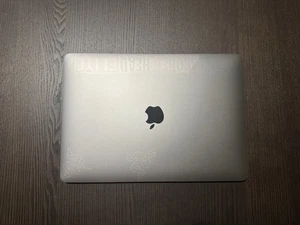 Apple MacBook Air 2018 A1932 13,3 Zoll 128GB 8GB i5-8210Y 1,6GHz Guter Zustand - Bild 1 von 10