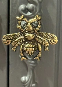 Gold Bee Drawer Handle Pull Knob Remodel Redecorating Furniture Restoration Door - Picture 1 of 18