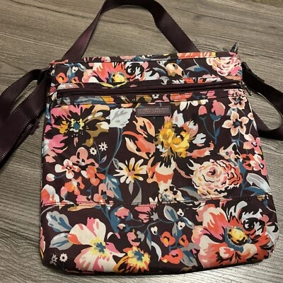 Bandolera Vera Bradley Lighten Up Slim en Indiana Blossoms repelente al agua Foto 1 de 4