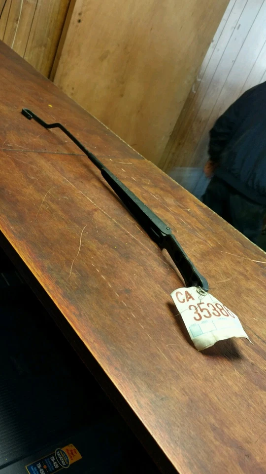 Volkswagen Jetta 2001 brazo limpiaparabrisas delantero lado del conductor Foto 1 de 1