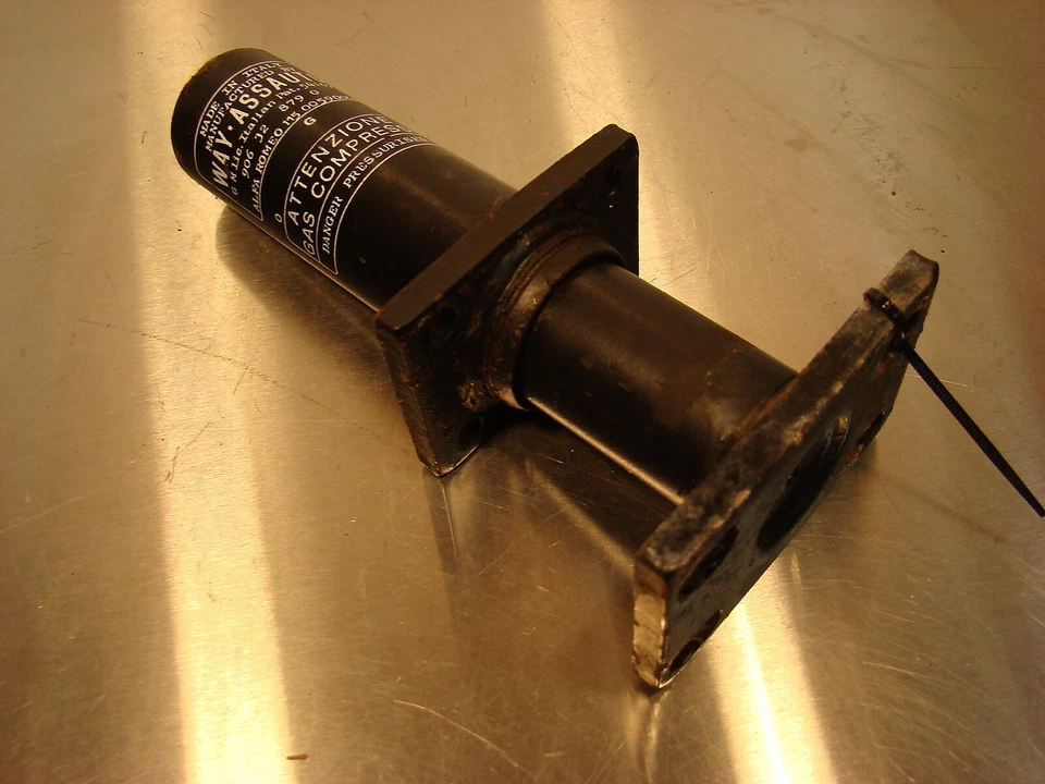 Amortiguador parachoques izquierdo o derecho Alfa Romeo Spider 83-94 OEM Foto 1 de 1