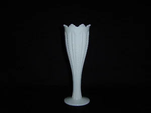  Duncan Miller #42 [Mardis Gras] Milk Glass Vase - Picture 1 of 1