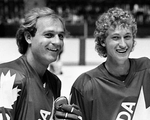 Guy Lafleur & Wayne Gretzky Smile Team Kanada 8x10 Vintage Hockey Foto - Bild 1 von 1
