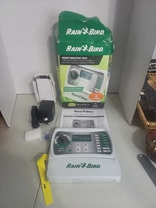 Rain Bird SST-400i Timer Irrigazione Semplice da Impostare 4 Zone Interno con Cavo - OBN - Foto 1 di 10