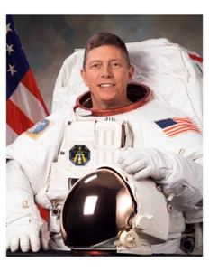 2004 NASA Astronaut Michael Fossum 8x10 Portrait Photo On 8.5" x 11" - Picture 1 of 1
