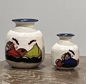 Vtg Set 2 Peruvian Folk Pottery Vase Hand Painted Women Hats Terracotta Signed - Picture 1 of 21