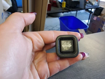 Dodge Caravan Plymouth Voyager 1991-1995 maletero trasero escotilla botón de liberación interruptor  Foto 1 de 2