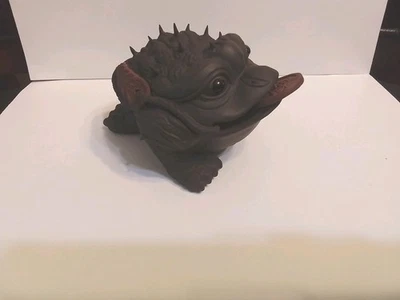 Adorno de sapo mascota de la suerte de arcilla púrpura para ceremonia del té Foto 1 de 4