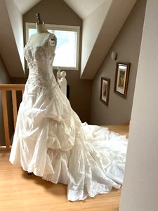 Maggie Sottero Size 10 Ivory Haute Couture Corset Wedding Dress - Picture 1 of 19
