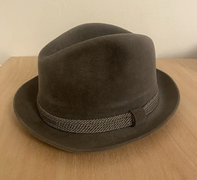 De colección Dobbs Fifth Avenue Fedora Piel Gris Fieltro Largo Acabado Ovalado Talla 7 3/8 Foto 1 de 4