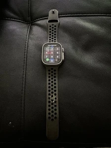 Apple Watch Ultra 49mm Titanium Case with Midnight Ocean Band, One Size (GPS... - Photo 1 sur 11