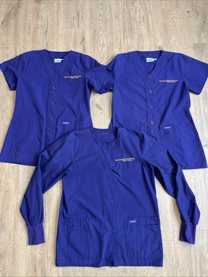 Chaqueta Médica East Carolina Enfermería 1 2 Pares Exfoliantes Púrpura Talla XS  Foto 1 de 4