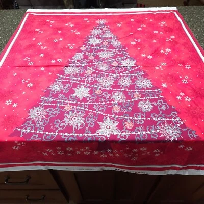 Красная рождественская елка Celebrate The Season Panel 35x42 Quilting Treasures - Изображение 1 из 4