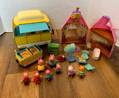 Peppa Pig Camping Lot Glamping LIGHT Up Tent Camper 8 figures Cover