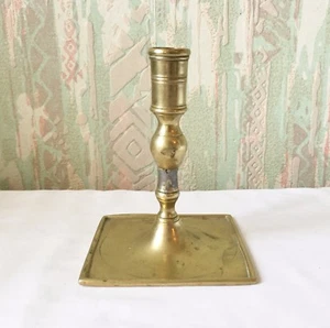 Ancien Bougeoir Bronze 17 eme Espagne Fût à Vis Candlestick XVII Base Carré - Picture 1 of 10