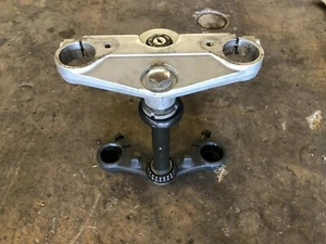 Abrazadera superior triple árbol Suzuki Katana 600 GSX 600F 88-91 92 93 94 95 96 97 FABRICANTE DE EQUIPOS ORIGINALES - Imagen 1 de 3