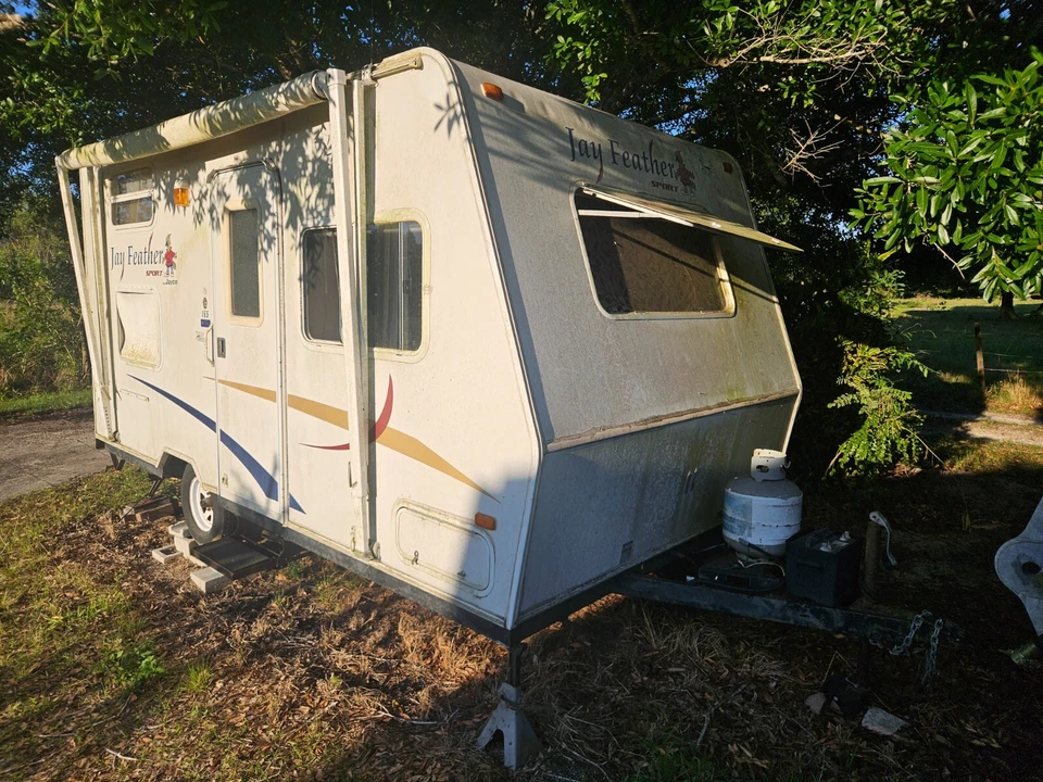 FOR SALE – 2006 Jay Feather 165 Trailer – 16 ft – Sold As Is - Image 1 of 4