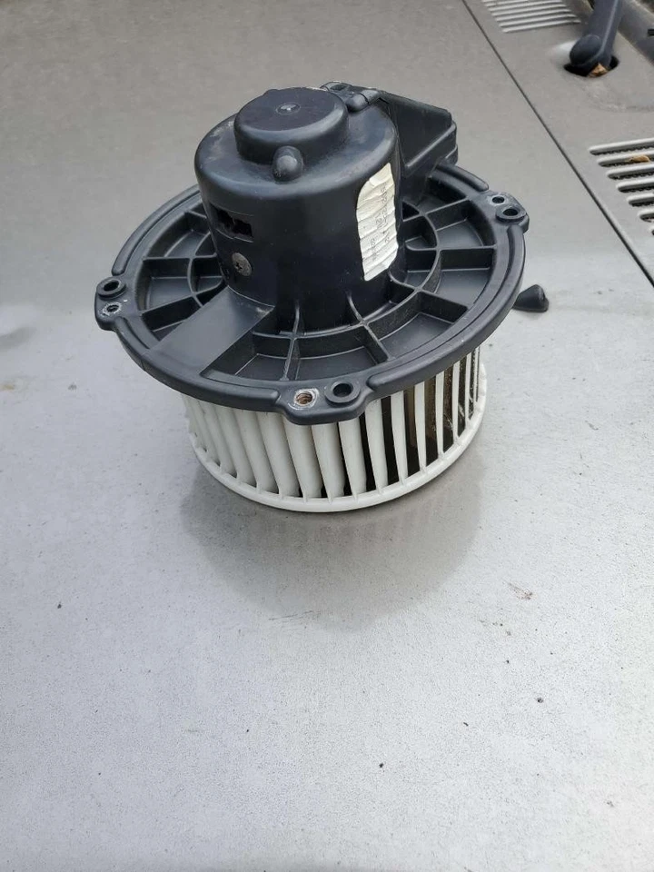 2000-2001 Isuzu Trooper AC Blower Motor Front Oem. - Image 1 of 1