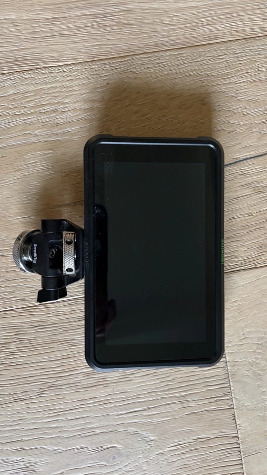 Monitor Atomos Shinobi 5 pulgadas 4K HDMI con plataforma pequeña giratoria e inclinable zapata fría Foto 1 de 2