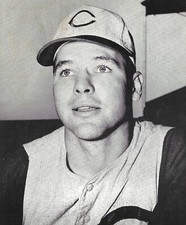 1961 MANNY'S Bob Purkey  CINCINNATI REDS  UNSIGNED  7-5/8 x 9-1/2  PHOTO CARD #1