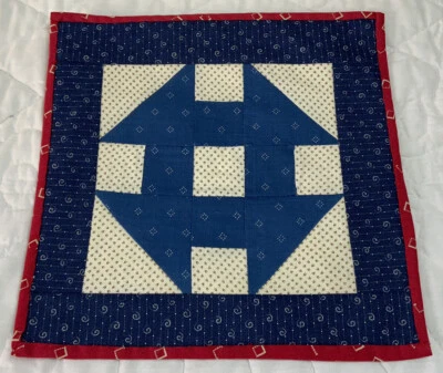 Edredón de retazos vintage, tablero batidor, calicos florales tempranos, azul marino Foto 1 de 4